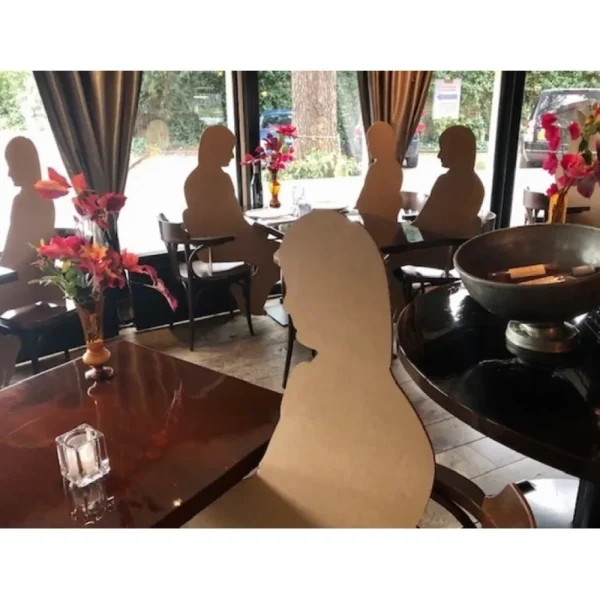 Discount KarTent Lifesize Pappfigur - Sitzend
